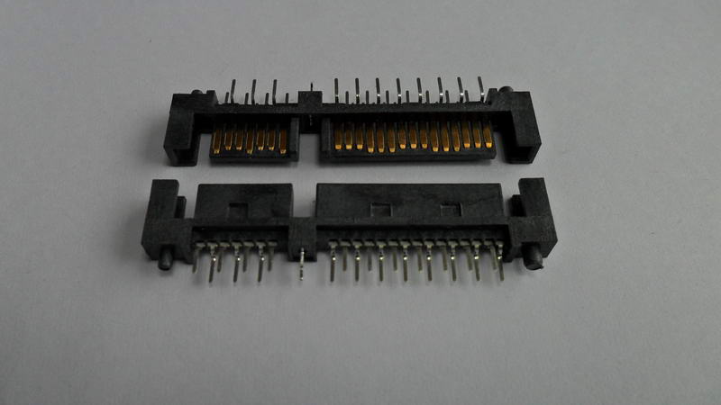 CA22-037 SATA 7+15P 公座 DIP180°雙排腳雙柱中間魚叉針長(zhǎng)2.00-2.50