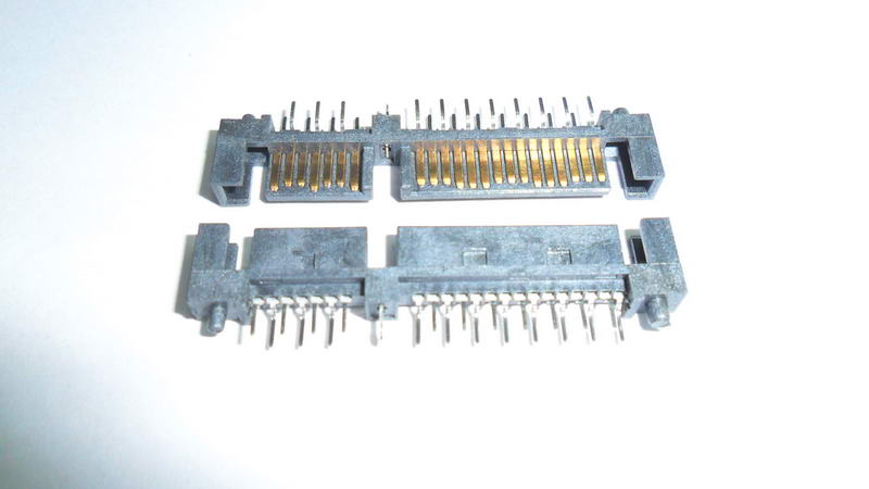 CA22-037 SATA 7+15P 公座DIP180°雙排腳雙柱中間魚叉針長(zhǎng)2.00-2.50 2